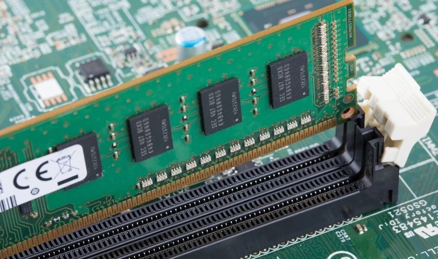 顶层设计明晰，机构高呼“芯”机遇！中证半导上一轮半导体周期至今最大涨超570%！